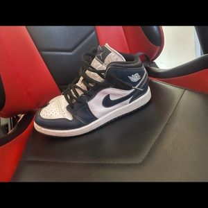 JORDAN 1 MIDS